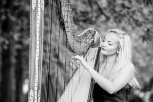 Leicester Harpist - Outdoors BW